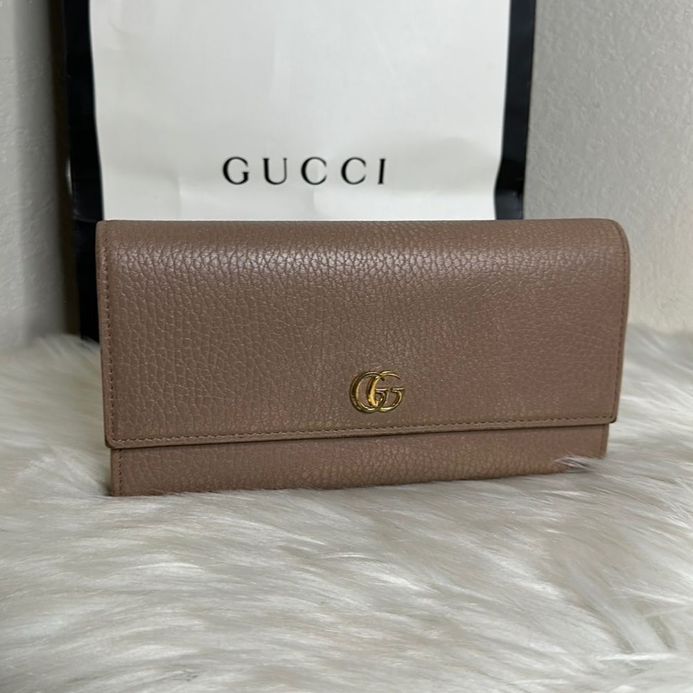 💯Authentic Gucci Zipped Around Long Wallet 🍀